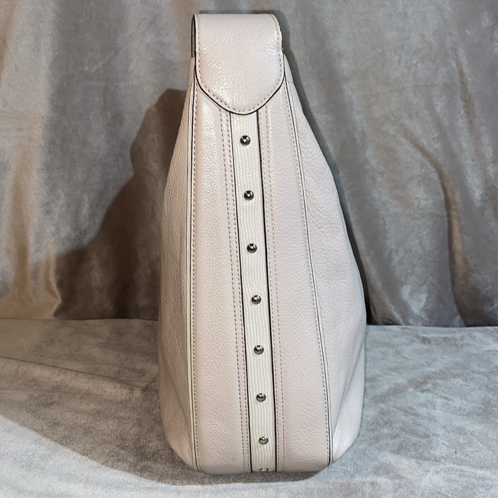 COACH New York F23309 Avery Pebble Grain Leather Large Hobo - Picture 4 of 15